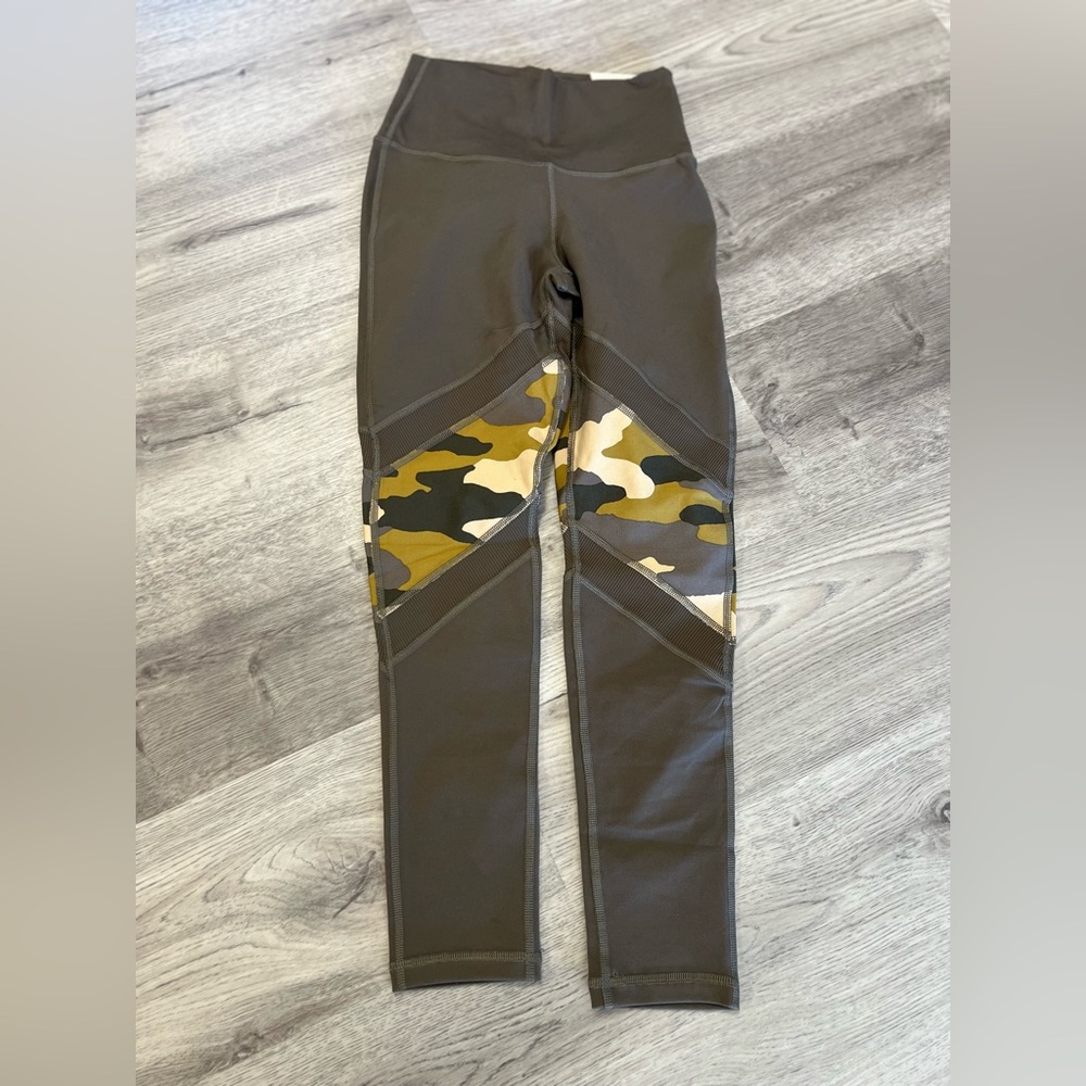 Offline by Aerie The Hugger Legging size small short